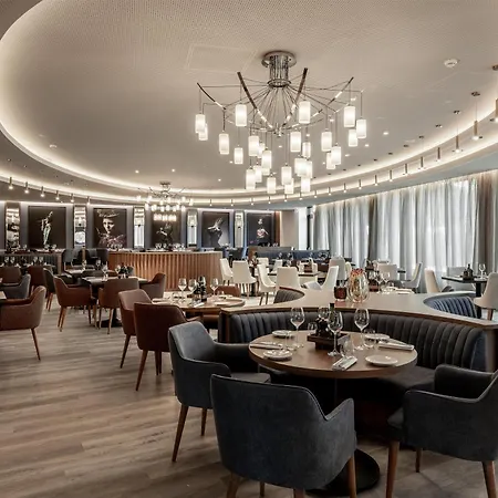 Radisson Blu Hotel, Hotel